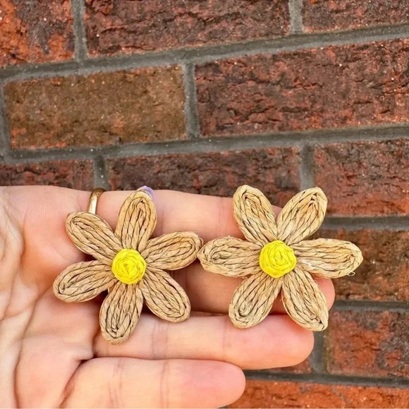Anthropologie Bohemian Sand Sky Boho Raffia Flower Earrings - Picture 9 of 9